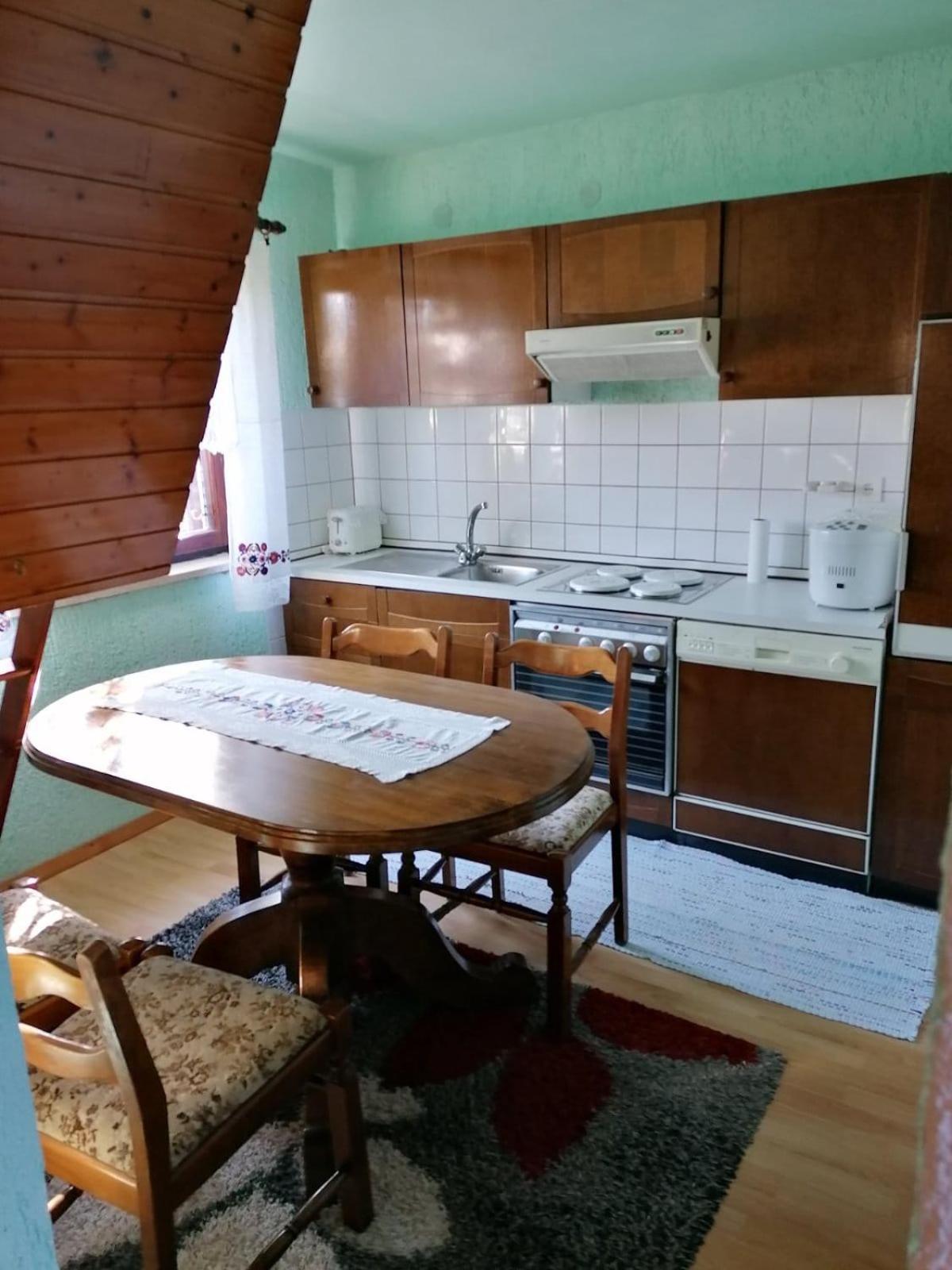 Studio Apartman Barbara Josipdol Exteriör bild